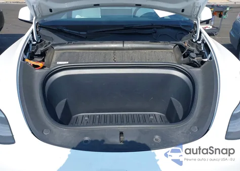 2022 Tesla Model Y Long Range Dual Motor All-Wheel Drive z USA, uszkodzony, nr VIN 7SAYGDEE6NF345975